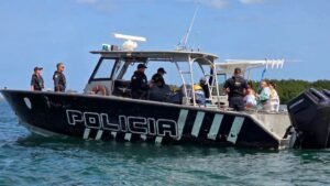 🚨 ¡DESEMBARCO EN JOYUDA! Intervienen yola con cerca de 50 migrantes en la costa de Cabo Rojo 🚤🏝️🛑